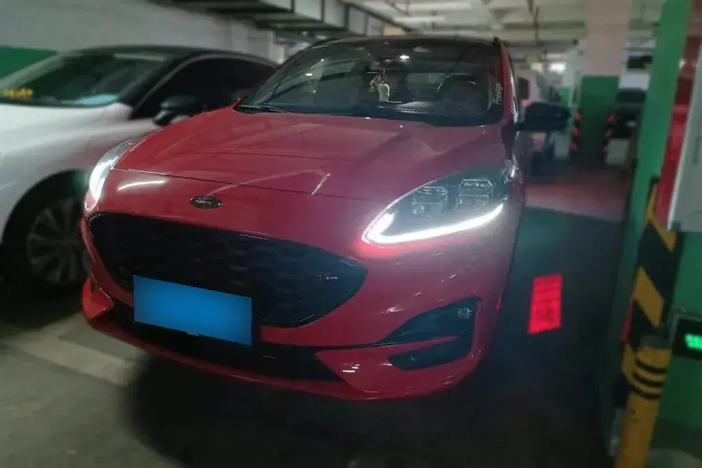 2020 Ford Escape 2.0T 248HP L4 8AT