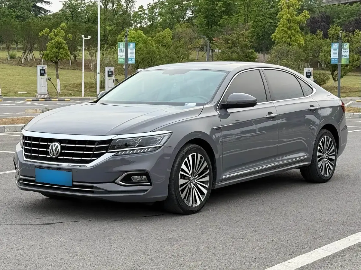 2019 Volkswagen Passat 2.0T 186HP L4 7DCT