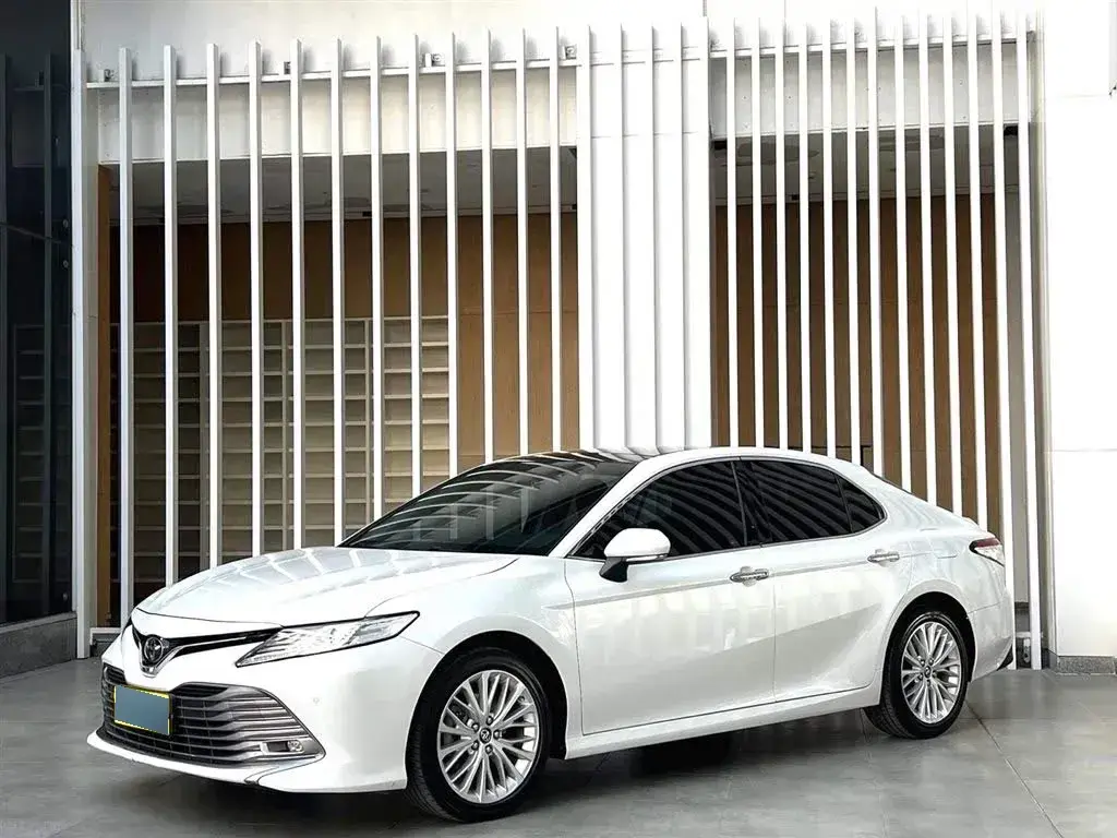 2019 Toyota Camry 2.5L 209HP L4 8AT