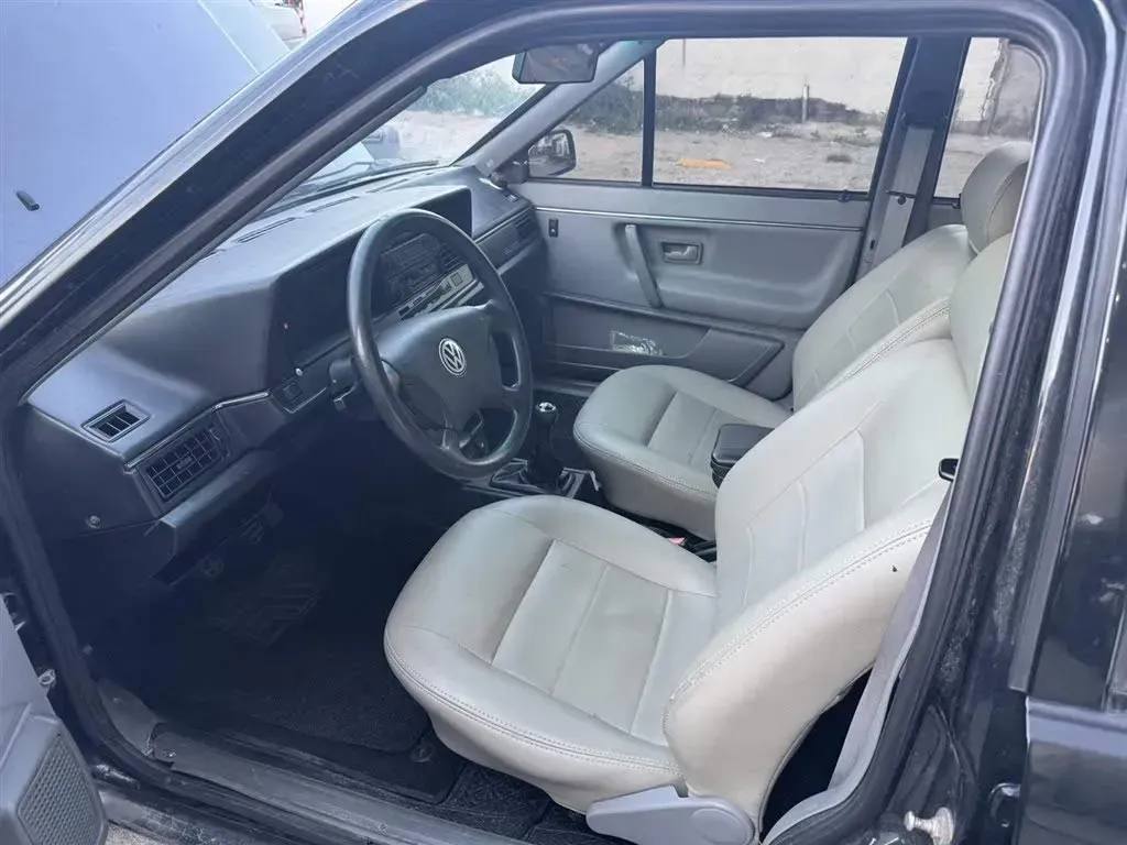 2007 Volkswagen Santana Classic 1.8L 95HP L4 5MT,autocango,china used car exporter,china ev exporter,chinese used car exporter,chinese used ev exporter