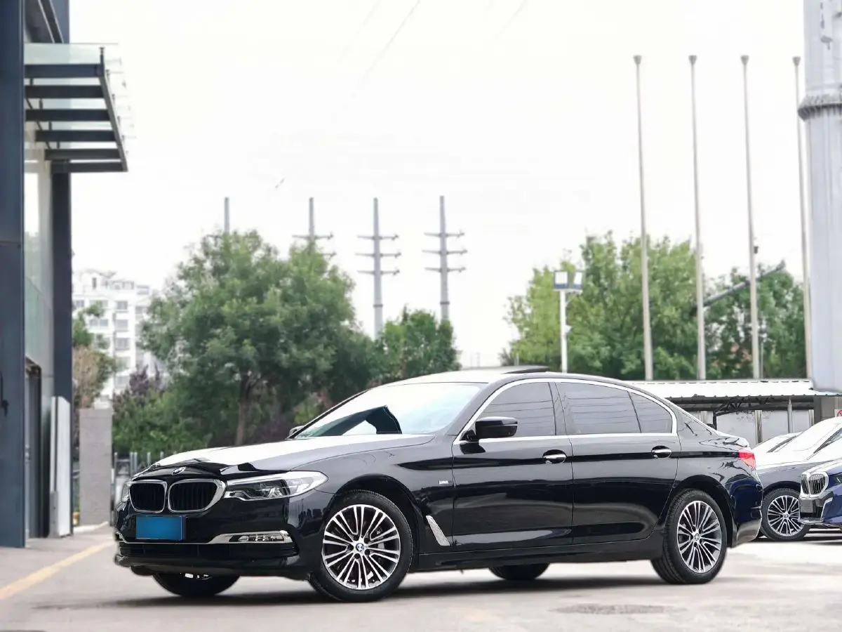 2018 BMW 5 Series 2.0T 252HP L4 8AT