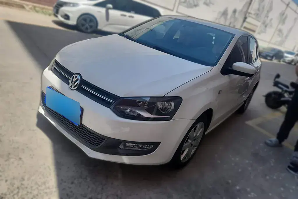2013 Volkswagen Polo 1.4L 86HP L4 6AT
