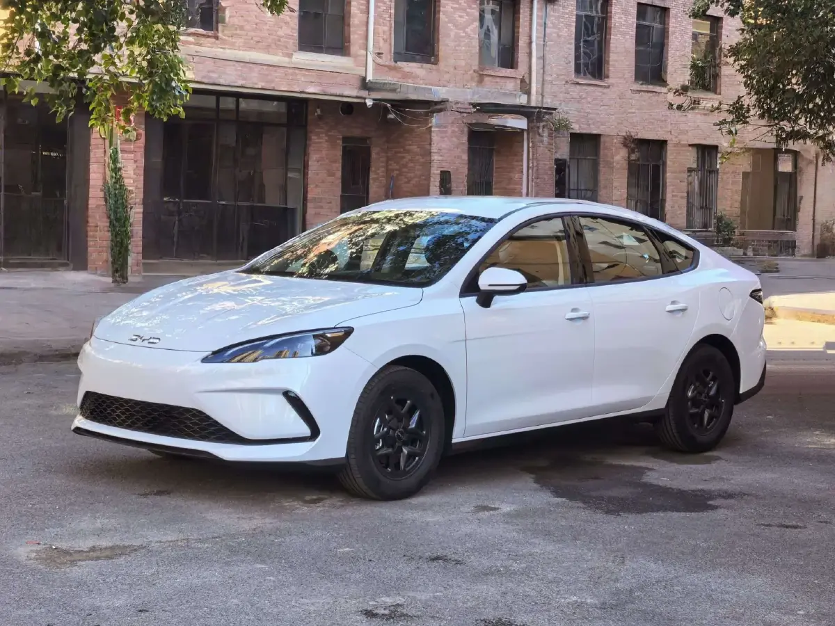 2025 BYD Seal05 DM-i 1.5L 101HP L4 E-CVT PHEV 7.68KWH