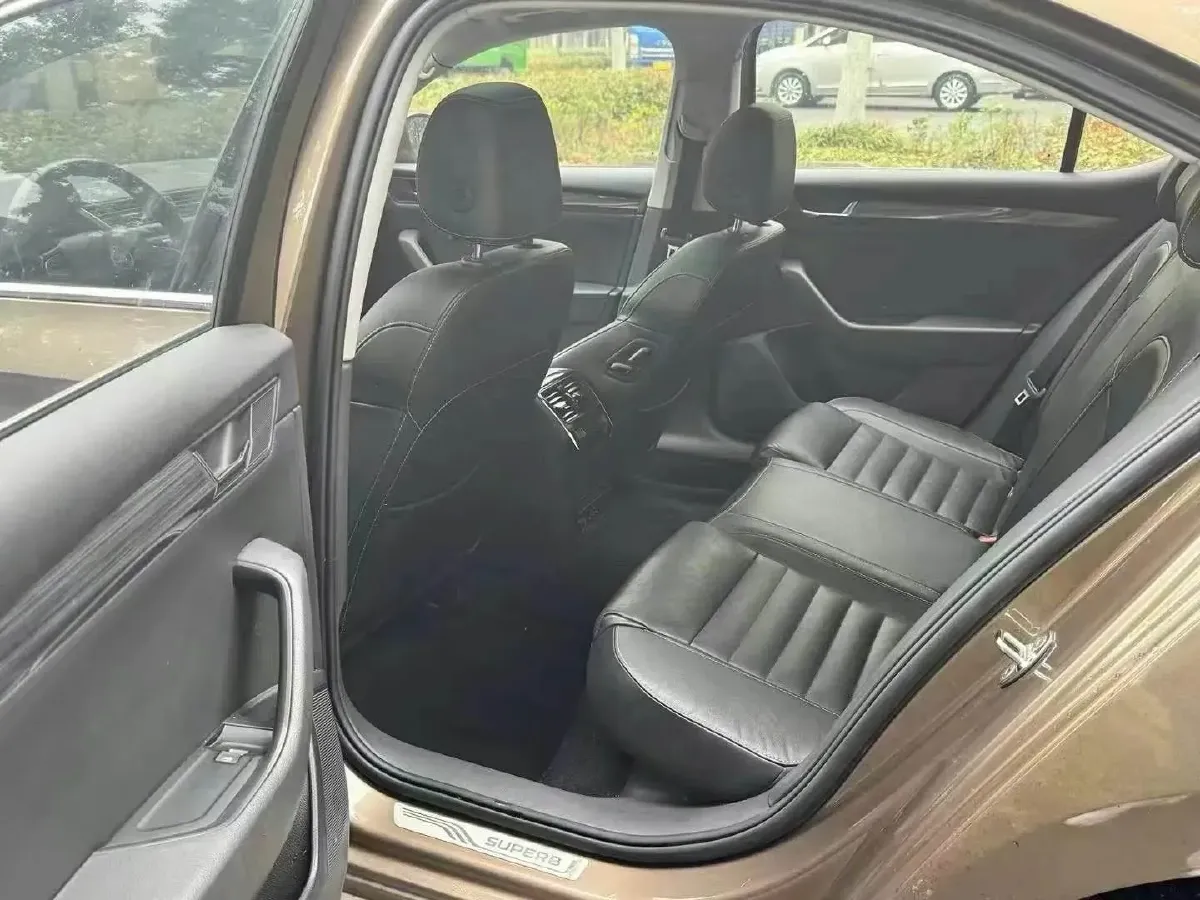 2016 Skoda Superb 1.8T 180HP L4 7DCT,autocango,china used car exporter,china ev exporter,chinese used car exporter,chinese used ev exporter