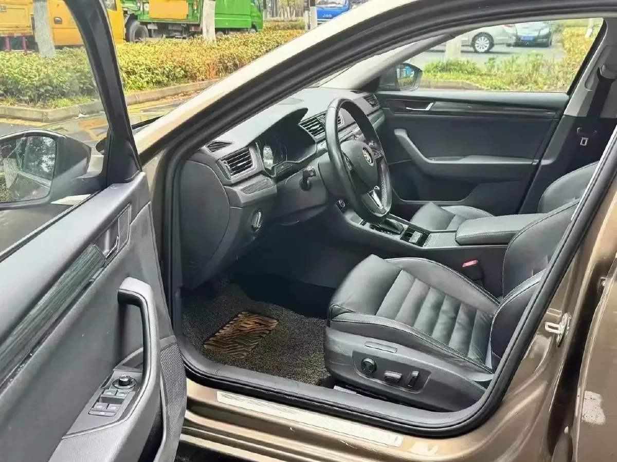 2016 Skoda Superb 1.8T 180HP L4 7DCT,autocango,china used car exporter,china ev exporter,chinese used car exporter,chinese used ev exporter