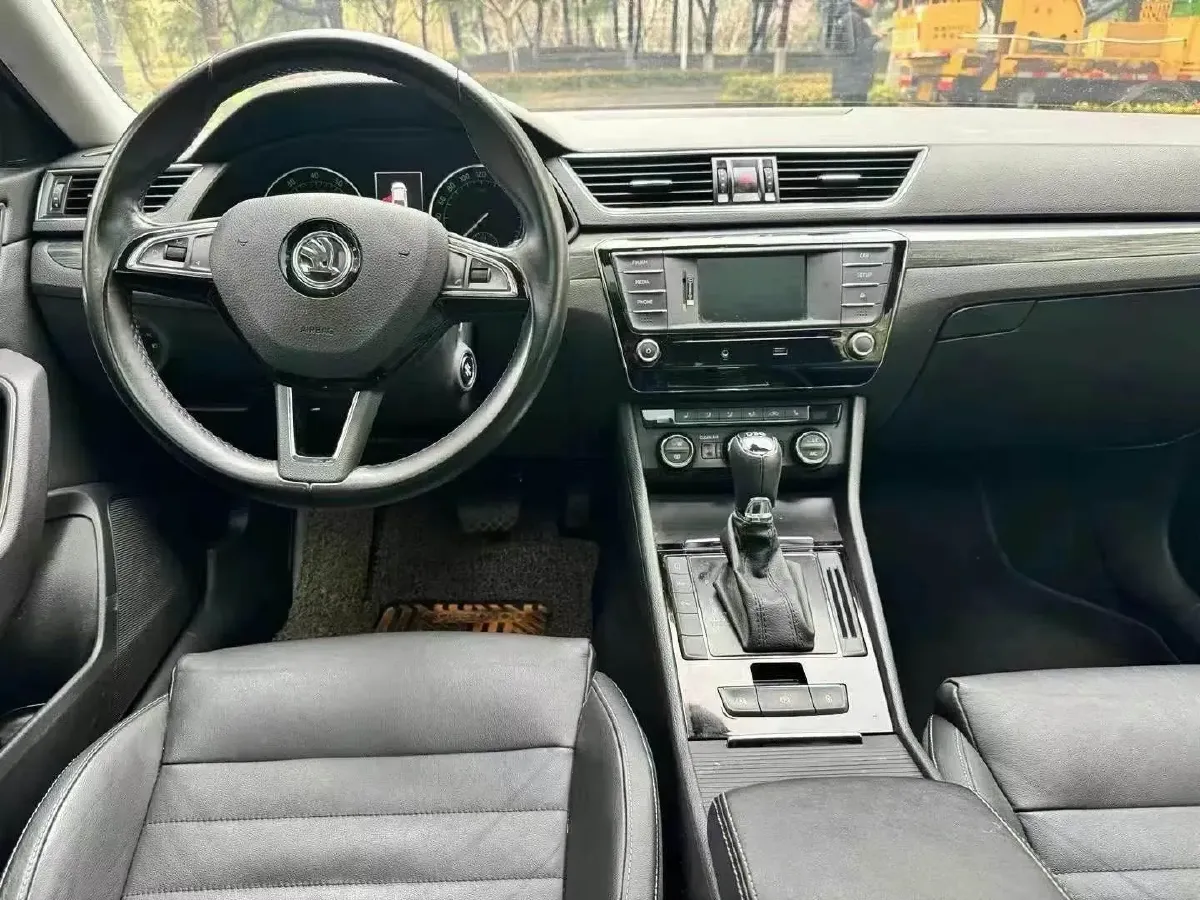 2016 Skoda Superb 1.8T 180HP L4 7DCT,autocango,china used car exporter,china ev exporter,chinese used car exporter,chinese used ev exporter