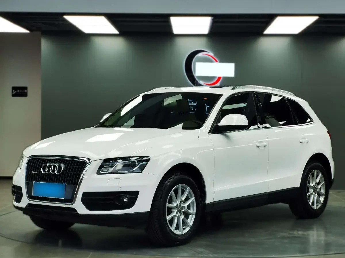 2012 Audi Q5 2.0T 211HP L4 8AT