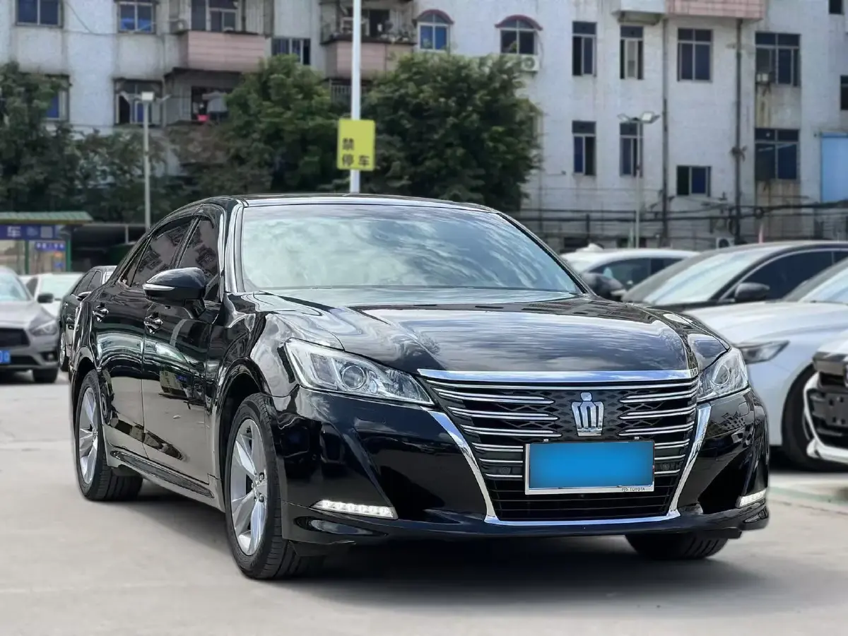2015 Toyota Crown 2.5L 193HP V6 6AT