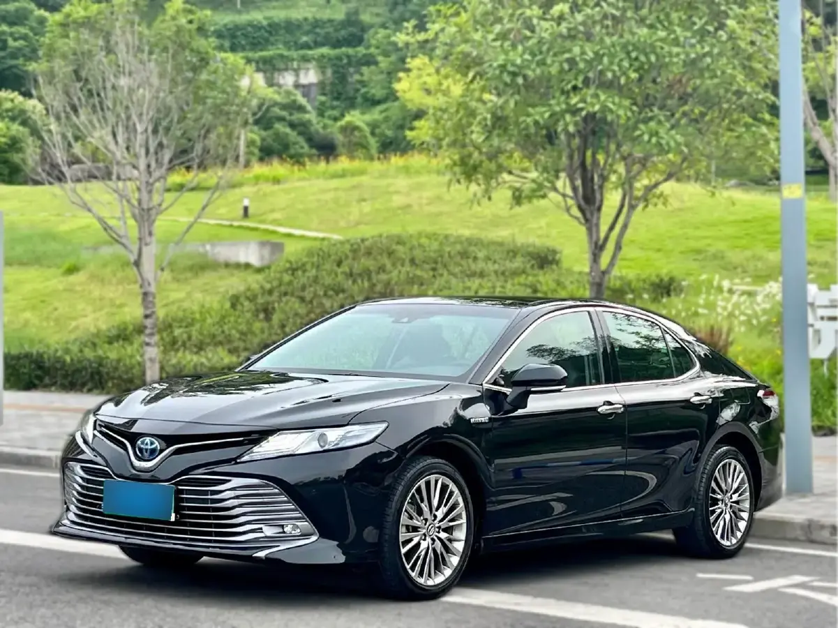 2019 Toyota Camry 2.5L 178HP L4 E-CVT Hybrid