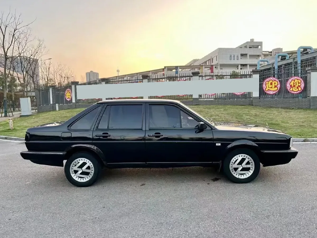 2004 Volkswagen Santana Classic 1.6L 87HP L4 5MT,autocango,china used car exporter,china ev exporter,chinese used car exporter,chinese used ev exporter