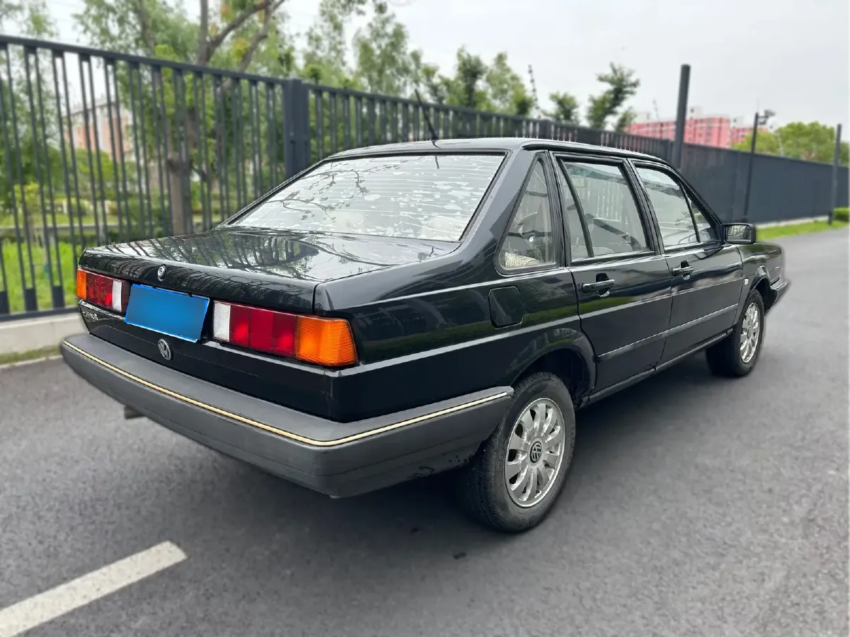 2004 Volkswagen Santana Classic 1.6L 87HP L4 5MT,autocango,china used car exporter,china ev exporter,chinese used car exporter,chinese used ev exporter