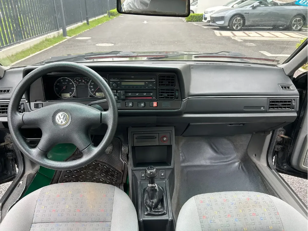 2004 Volkswagen Santana Classic 1.6L 87HP L4 5MT,autocango,china used car exporter,china ev exporter,chinese used car exporter,chinese used ev exporter