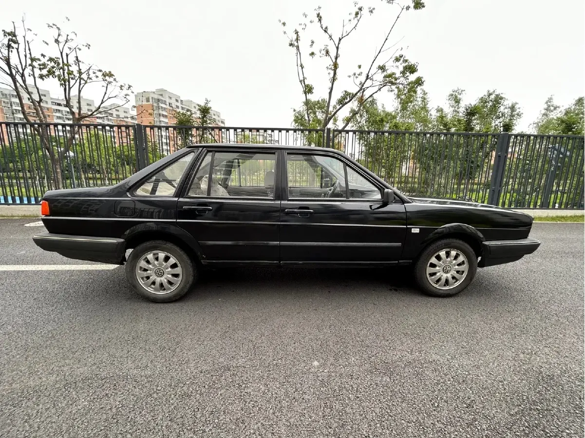 2004 Volkswagen Santana Classic 1.6L 87HP L4 5MT,autocango,china used car exporter,china ev exporter,chinese used car exporter,chinese used ev exporter