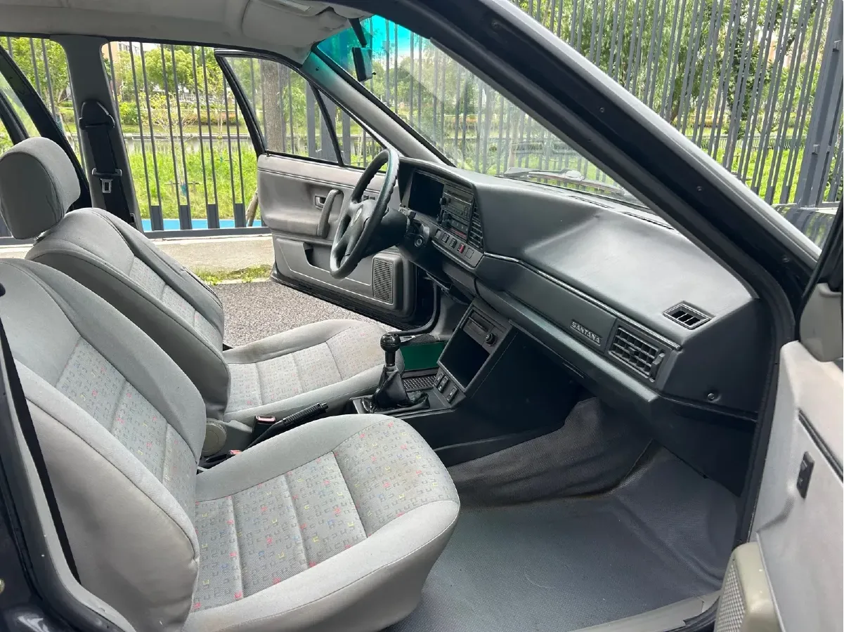 2004 Volkswagen Santana Classic 1.6L 87HP L4 5MT,autocango,china used car exporter,china ev exporter,chinese used car exporter,chinese used ev exporter