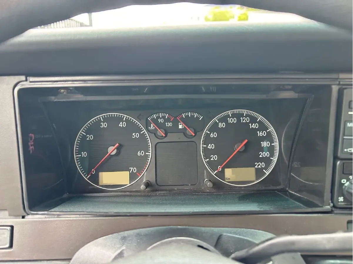 2004 Volkswagen Santana Classic 1.6L 87HP L4 5MT,autocango,china used car exporter,china ev exporter,chinese used car exporter,chinese used ev exporter