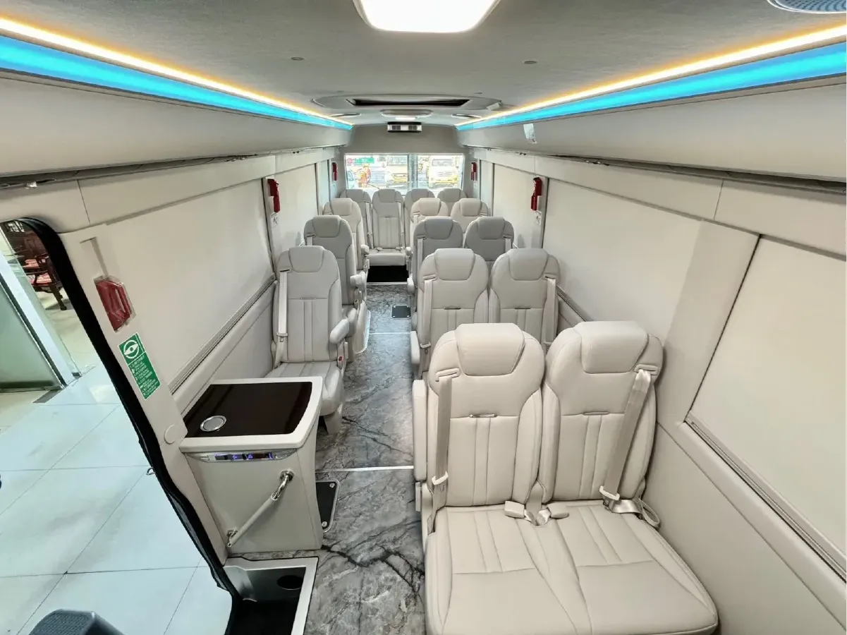 2024 HongQi GuoYue 8AT,autocango,china used car exporter,china ev exporter,chinese used car exporter,chinese used ev exporter