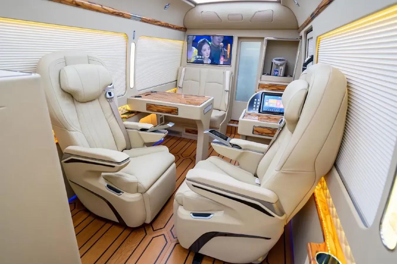 2024 HongQi GuoYue 8AT,autocango,china used car exporter,china ev exporter,chinese used car exporter,chinese used ev exporter