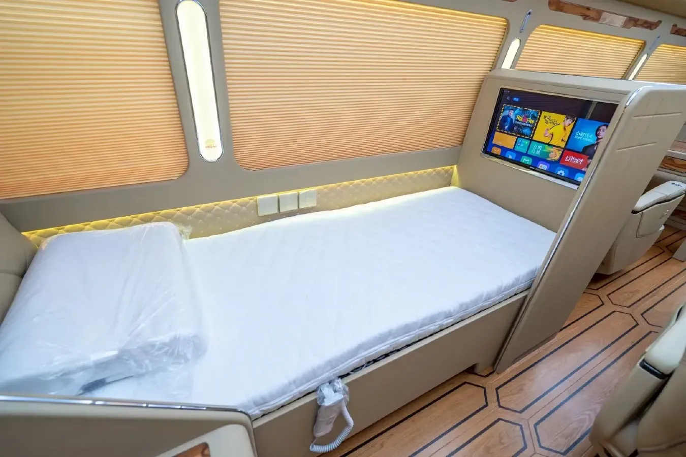 2024 HongQi GuoYue 8AT,autocango,china used car exporter,china ev exporter,chinese used car exporter,chinese used ev exporter