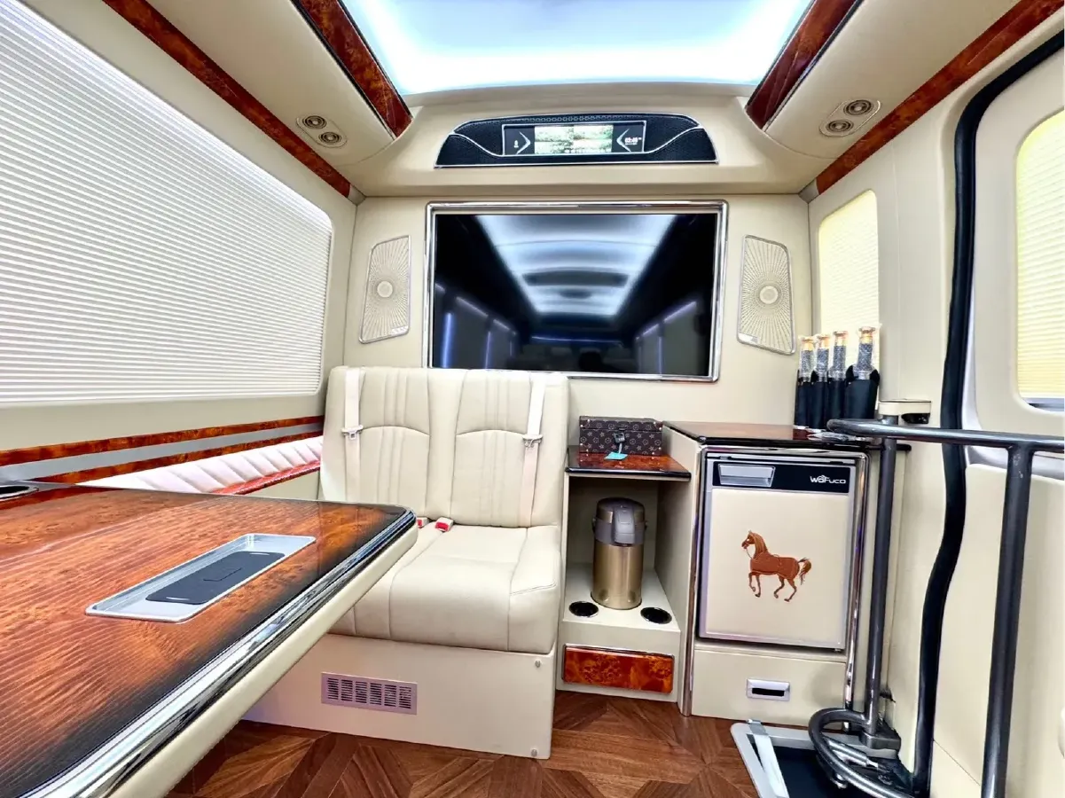 2024 HongQi GuoYue 8AT,autocango,china used car exporter,china ev exporter,chinese used car exporter,chinese used ev exporter