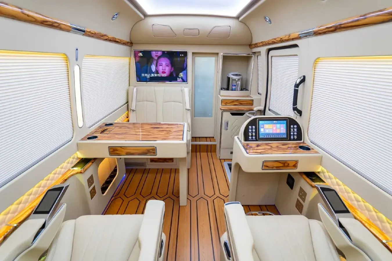 2024 HongQi GuoYue 8AT,autocango,china used car exporter,china ev exporter,chinese used car exporter,chinese used ev exporter