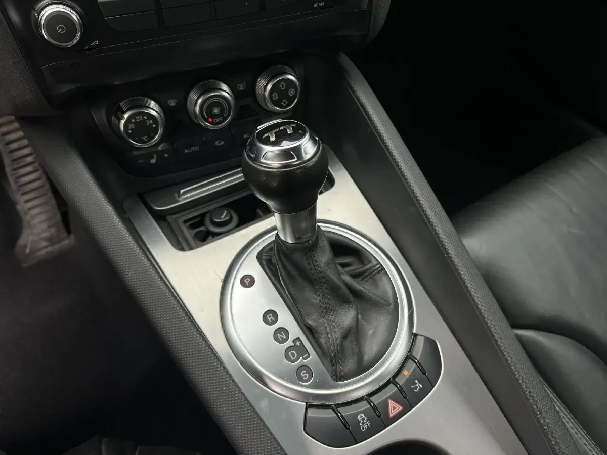 2011 Audi TT 2.0T 211HP L4 6DCT,autocango,china used car exporter,china ev exporter,chinese used car exporter,chinese used ev exporter