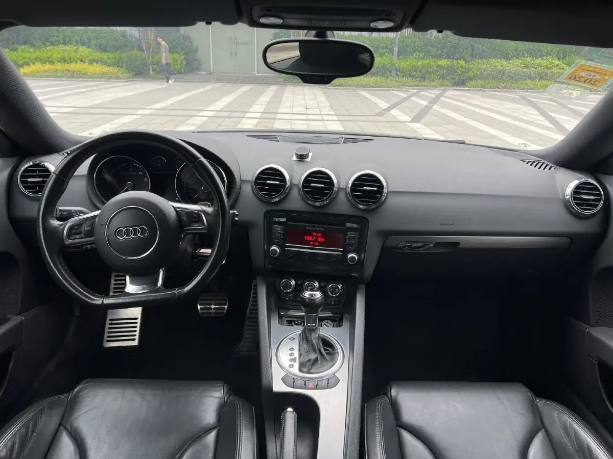 2011 Audi TT 2.0T 211HP L4 6DCT,autocango,china used car exporter,china ev exporter,chinese used car exporter,chinese used ev exporter