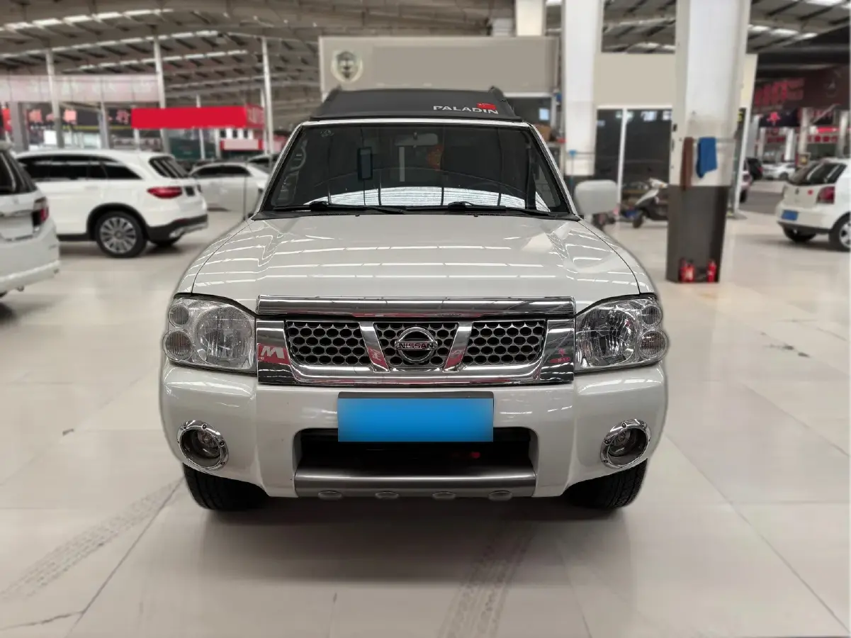 2013 Nissan Paladin 2.4L 150HP L4 5MT