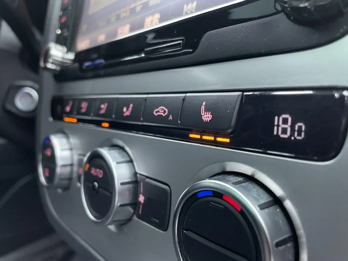 2013 Volkswagen Scirocco 2.0T 211HP L4 6DCT,autocango,china used car exporter,china ev exporter,chinese used car exporter,chinese used ev exporter