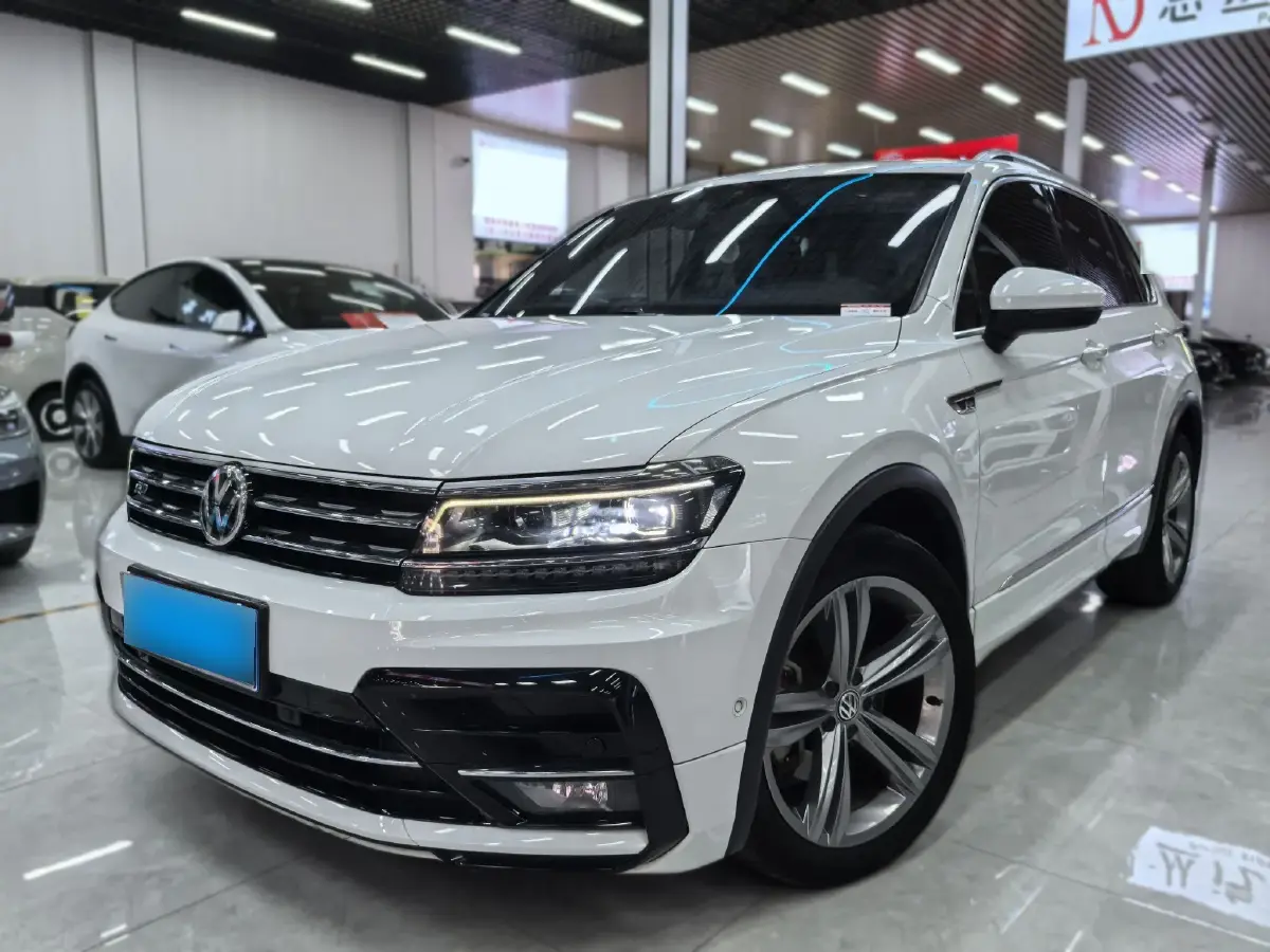 2018 Volkswagen Tiguan 2.0T 220HP L4 7DCT