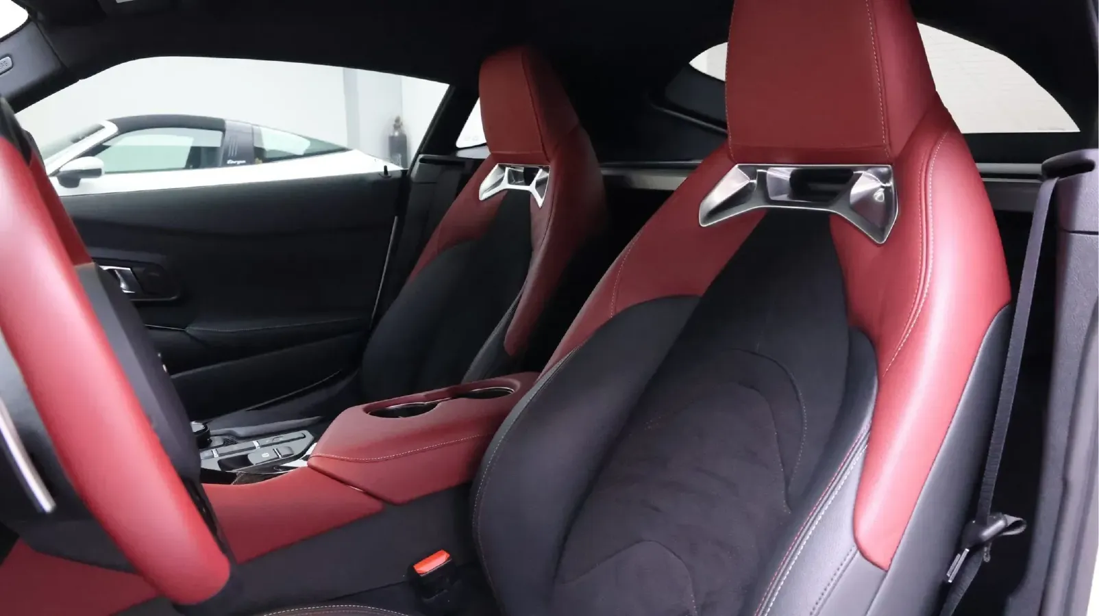 2021 Toyota Supra 3.0T 340HP L6 8AT,autocango,china used car exporter,china ev exporter,chinese used car exporter,chinese used ev exporter