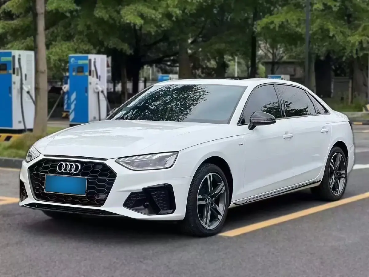 2022 Audi A4L 2.0T 190HP L4 7DCT