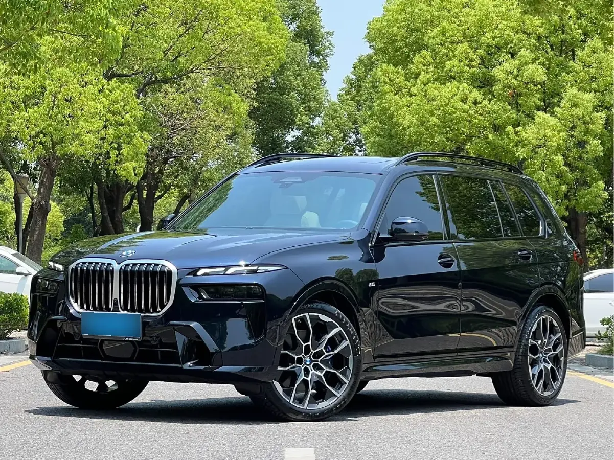 2023 BMW X7 3.0T 381HP L6 8AT