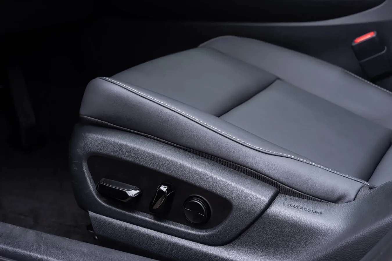 2022 Lexus UX 2.0L 146HP L4 E-CVT Hybrid,autocango,china used car exporter,china ev exporter,chinese used car exporter,chinese used ev exporter