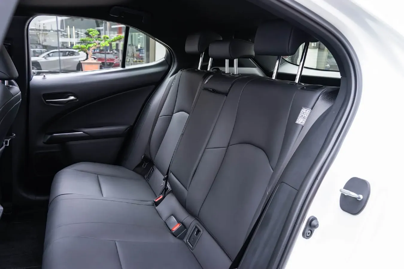 2022 Lexus UX 2.0L 146HP L4 E-CVT Hybrid,autocango,china used car exporter,china ev exporter,chinese used car exporter,chinese used ev exporter