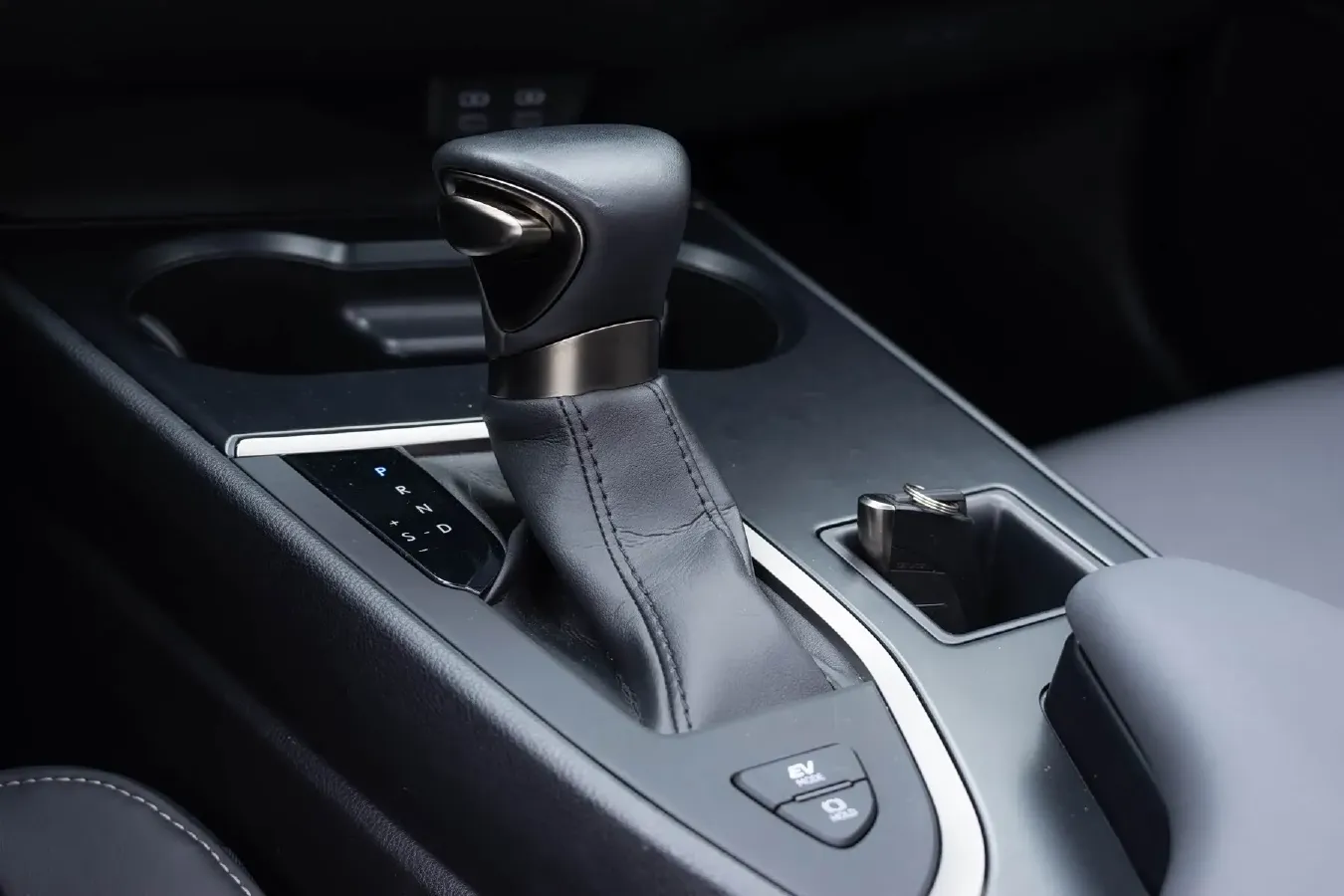 2022 Lexus UX 2.0L 146HP L4 E-CVT Hybrid,autocango,china used car exporter,china ev exporter,chinese used car exporter,chinese used ev exporter