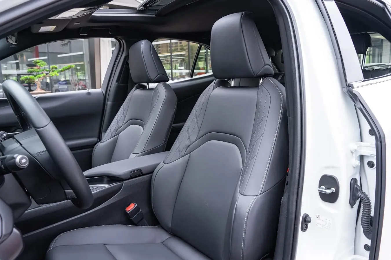 2022 Lexus UX 2.0L 146HP L4 E-CVT Hybrid,autocango,china used car exporter,china ev exporter,chinese used car exporter,chinese used ev exporter