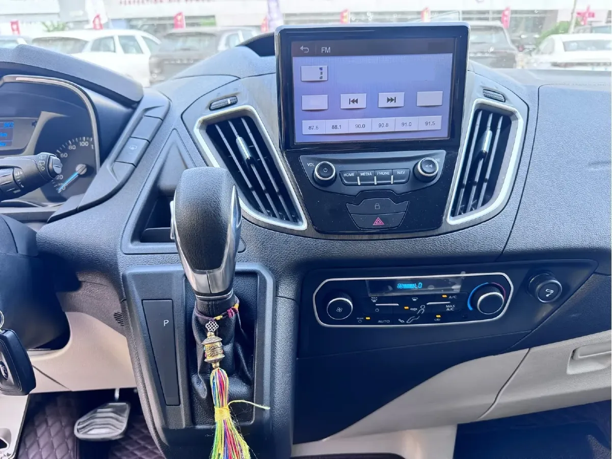 2017 Ford Tourneo 2.0T 203HP L4 6AT,autocango,china used car exporter,china ev exporter,chinese used car exporter,chinese used ev exporter