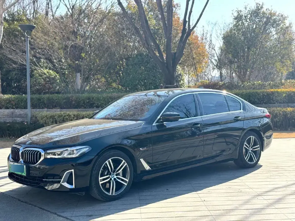 2022 BMW 5 Series 2.0T 184HP L4 8AT PHEV 17.7KWH