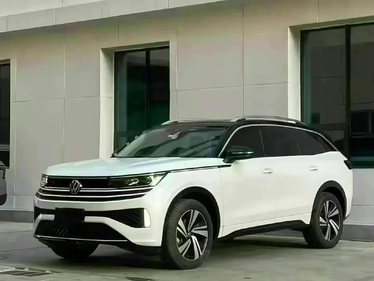 2024 Volkswagen Tavendor 2.0T 220HP L4 7DCT