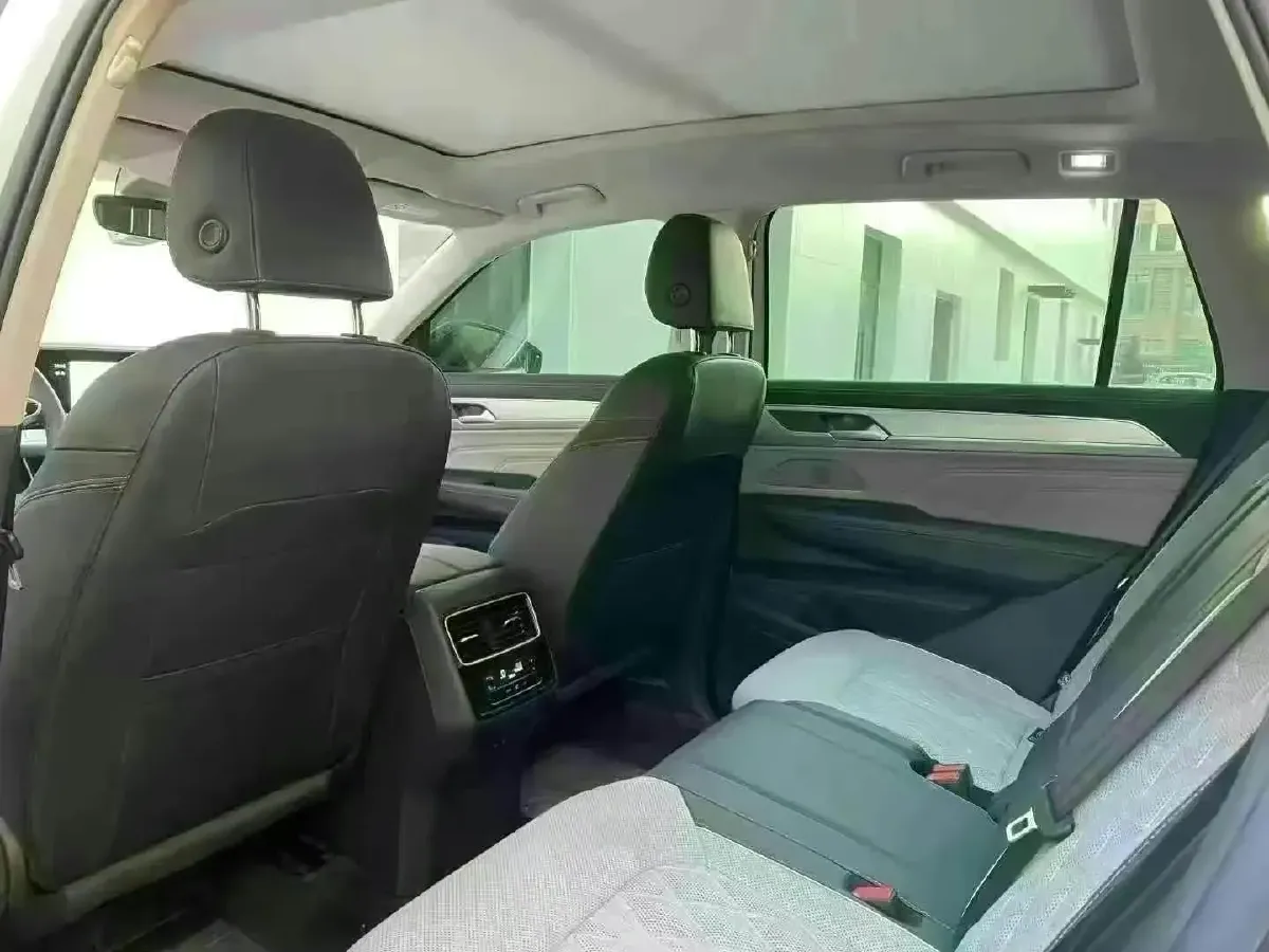 2024 Volkswagen Tavendor 2.0T 220HP L4 7DCT,autocango,china used car exporter,china ev exporter,chinese used car exporter,chinese used ev exporter