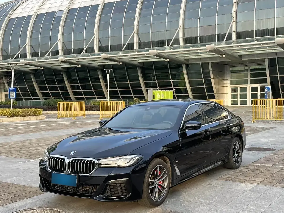 2022 BMW 5 Series 2.0T 184HP L4 8AT