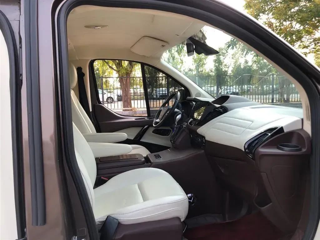 2017 Ford Tourneo 2.0T 203HP L4 6AT,autocango,china used car exporter,china ev exporter,chinese used car exporter,chinese used ev exporter