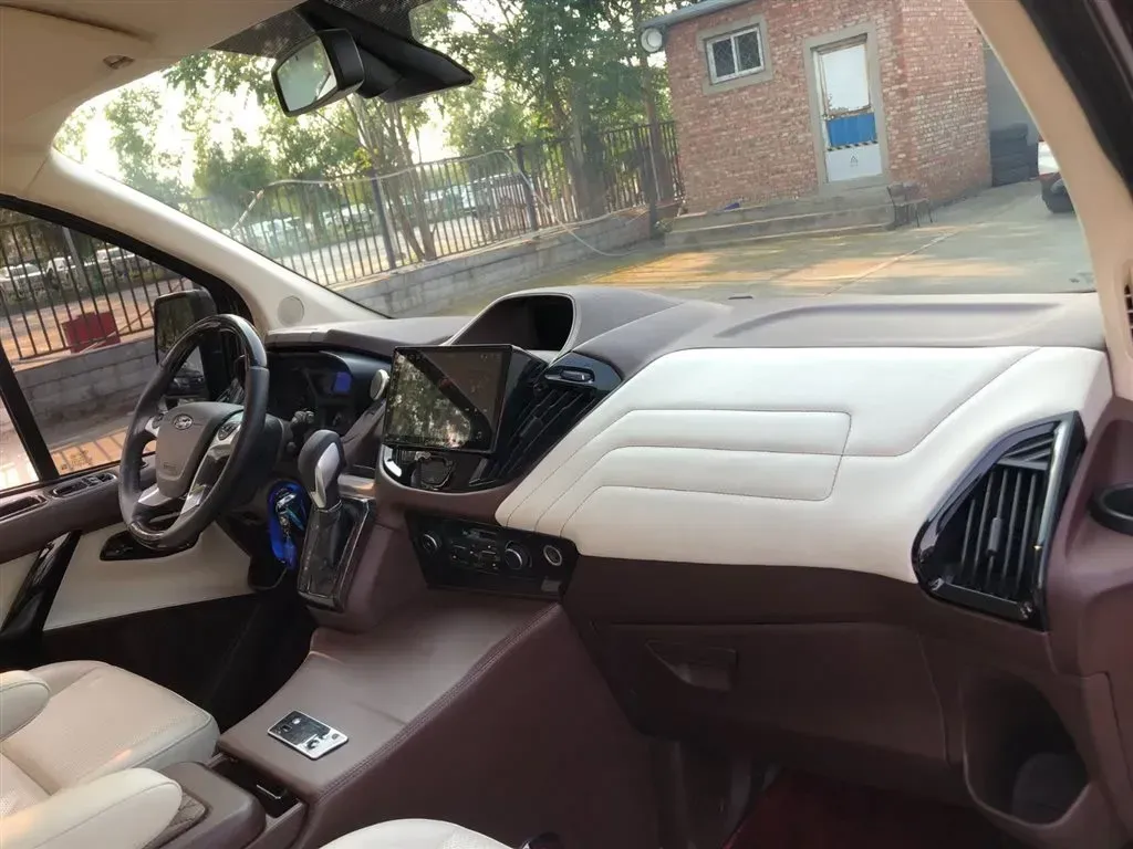 2017 Ford Tourneo 2.0T 203HP L4 6AT,autocango,china used car exporter,china ev exporter,chinese used car exporter,chinese used ev exporter