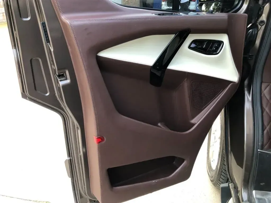 2017 Ford Tourneo 2.0T 203HP L4 6AT,autocango,china used car exporter,china ev exporter,chinese used car exporter,chinese used ev exporter