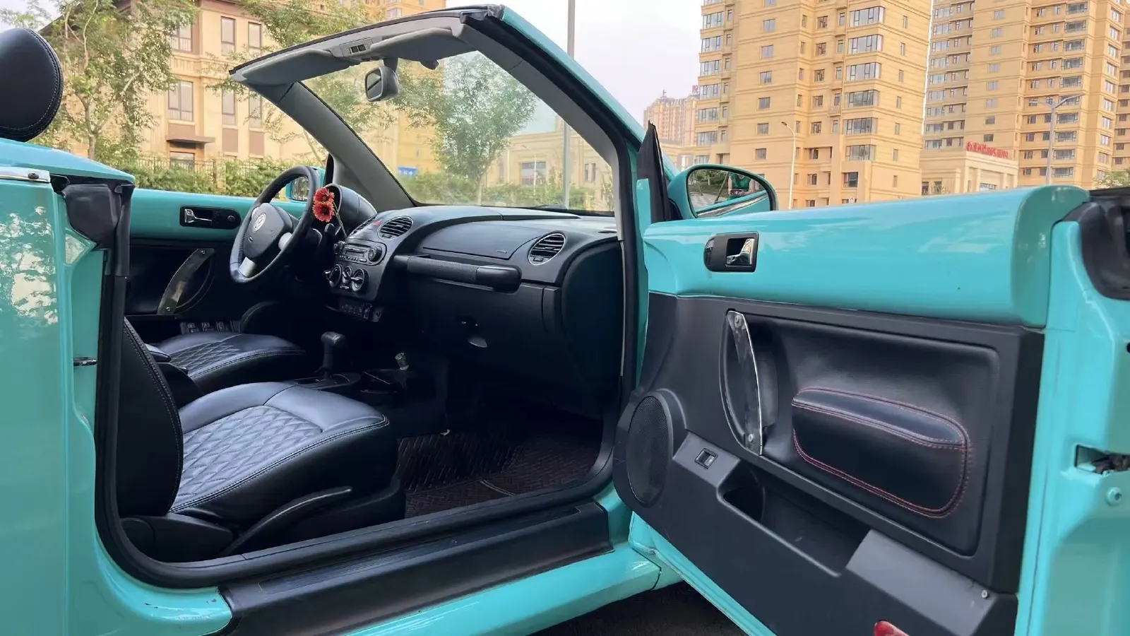 2006 Volkswagen Beetle 2.0L 115HP L4 6AT,autocango,china used car exporter,china ev exporter,chinese used car exporter,chinese used ev exporter