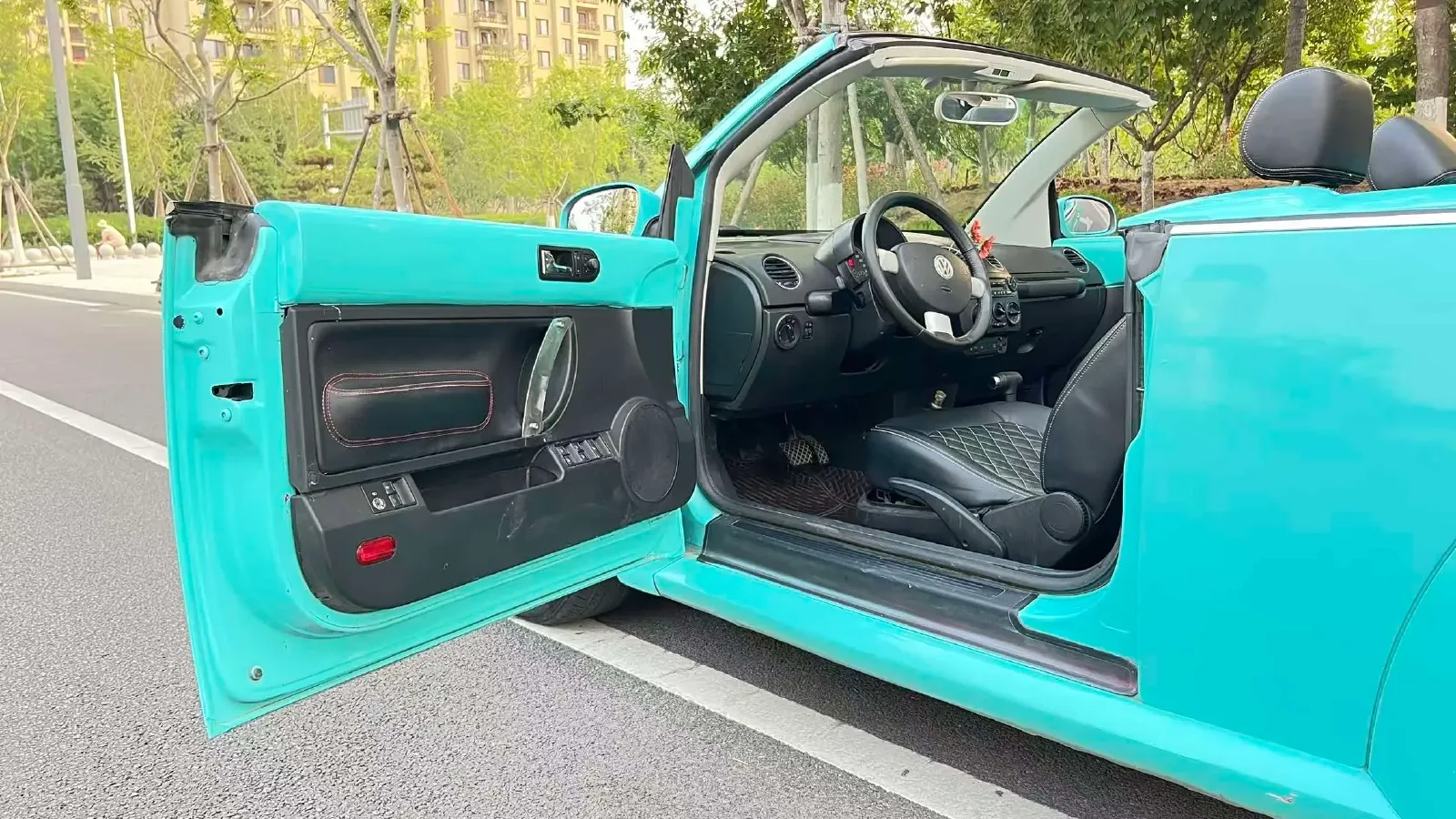 2006 Volkswagen Beetle 2.0L 115HP L4 6AT,autocango,china used car exporter,china ev exporter,chinese used car exporter,chinese used ev exporter