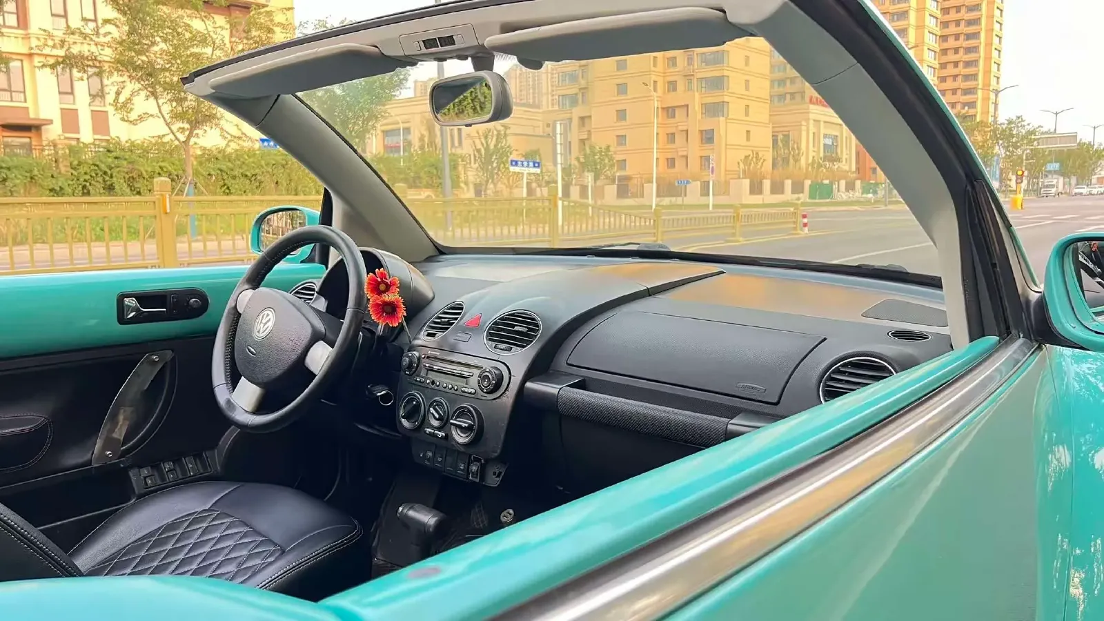 2006 Volkswagen Beetle 2.0L 115HP L4 6AT,autocango,china used car exporter,china ev exporter,chinese used car exporter,chinese used ev exporter