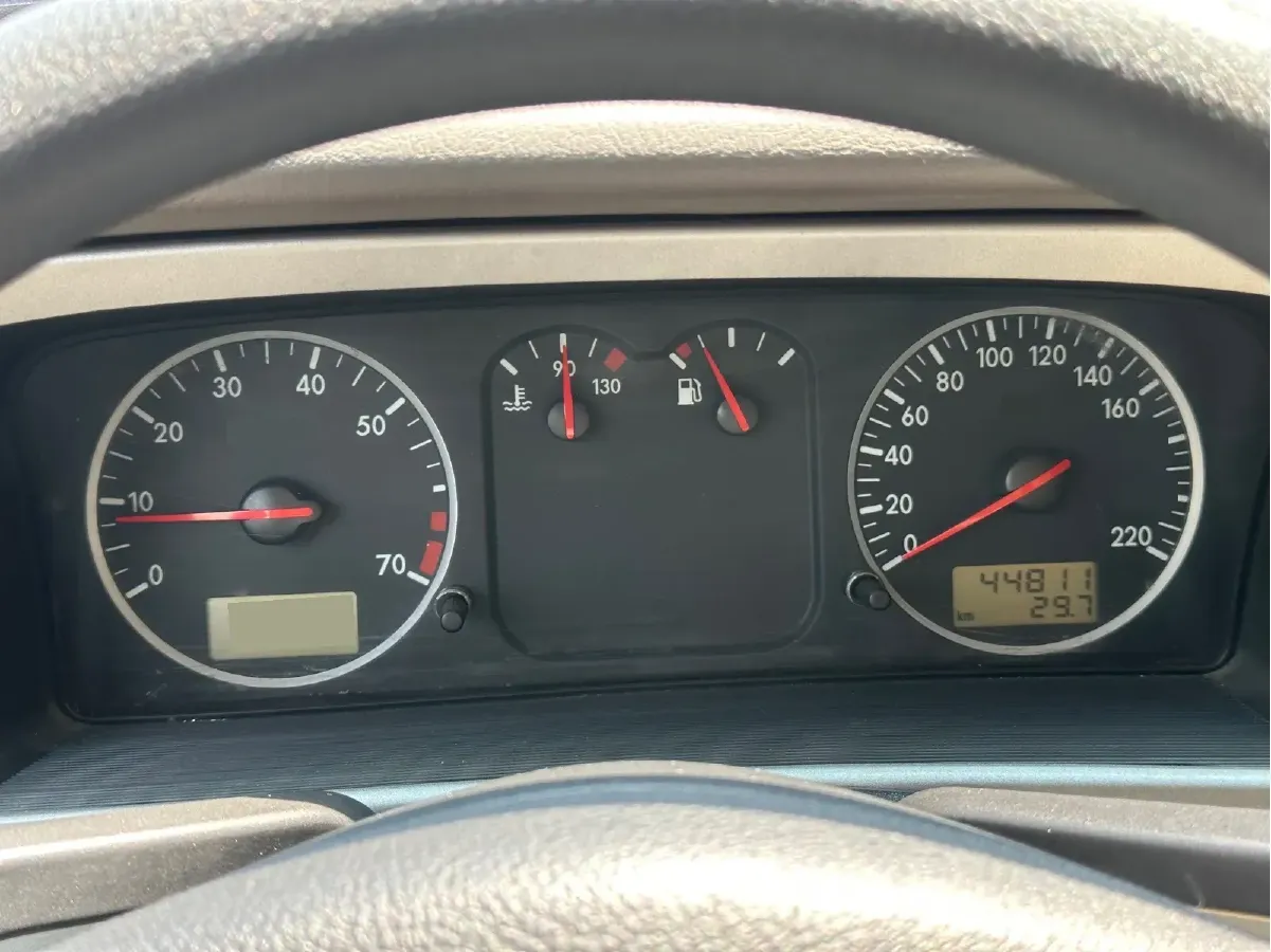 2004 Volkswagen Santana Vista 1.8L 101HP L4 5MT,autocango,china used car exporter,china ev exporter,chinese used car exporter,chinese used ev exporter