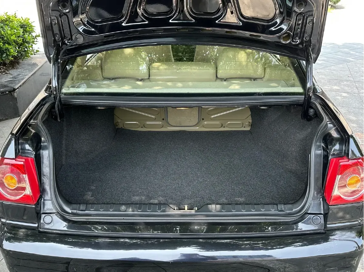 2004 Volkswagen Santana Vista 1.8L 101HP L4 5MT,autocango,china used car exporter,china ev exporter,chinese used car exporter,chinese used ev exporter