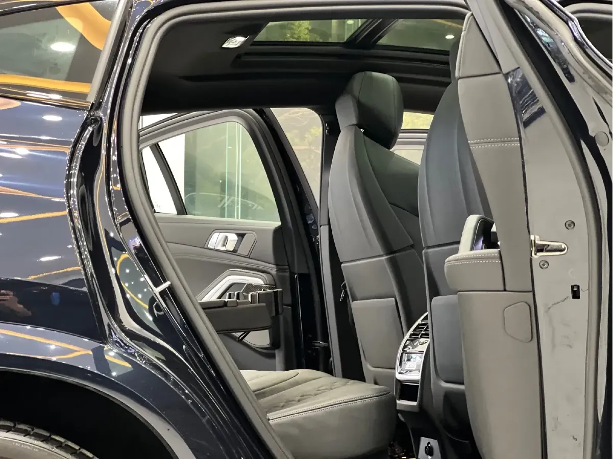 2022 BMW X6 M 4.4T 600HP V8 8AT,autocango,china used car exporter,china ev exporter,chinese used car exporter,chinese used ev exporter